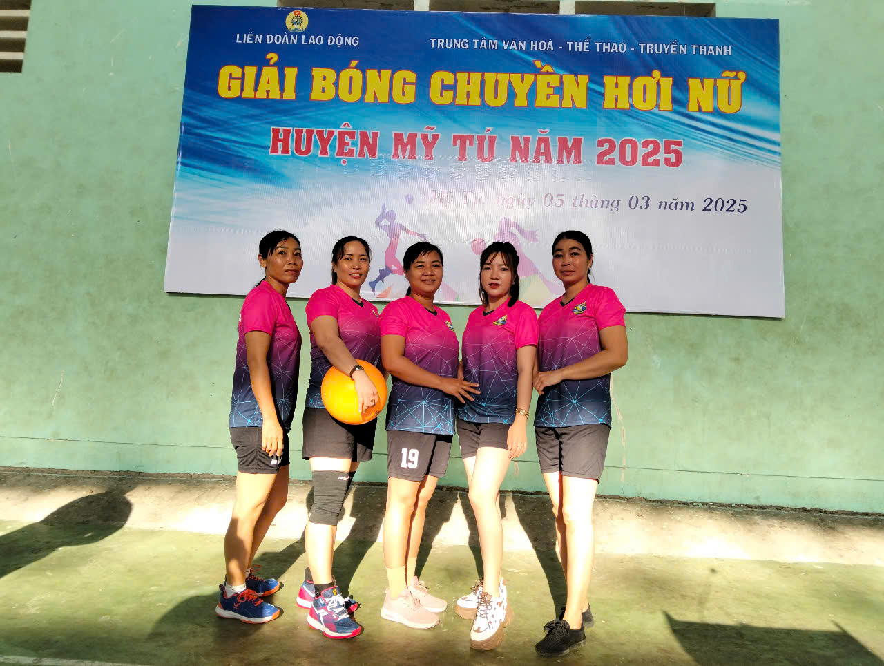 Một số hình ảnh tham gia Giải bóng chuyền hơi nữ năm 2025 do huyện Mỹ Tú tổ chức