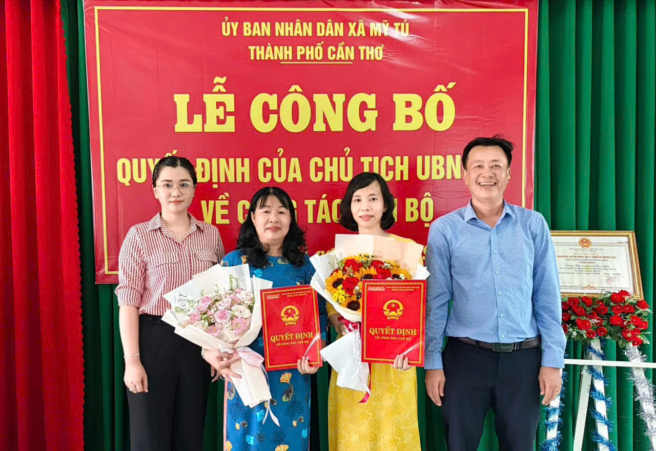 Lễ Công bố Quyết định của Chủ tịch UBND xã về công tác cán bộ